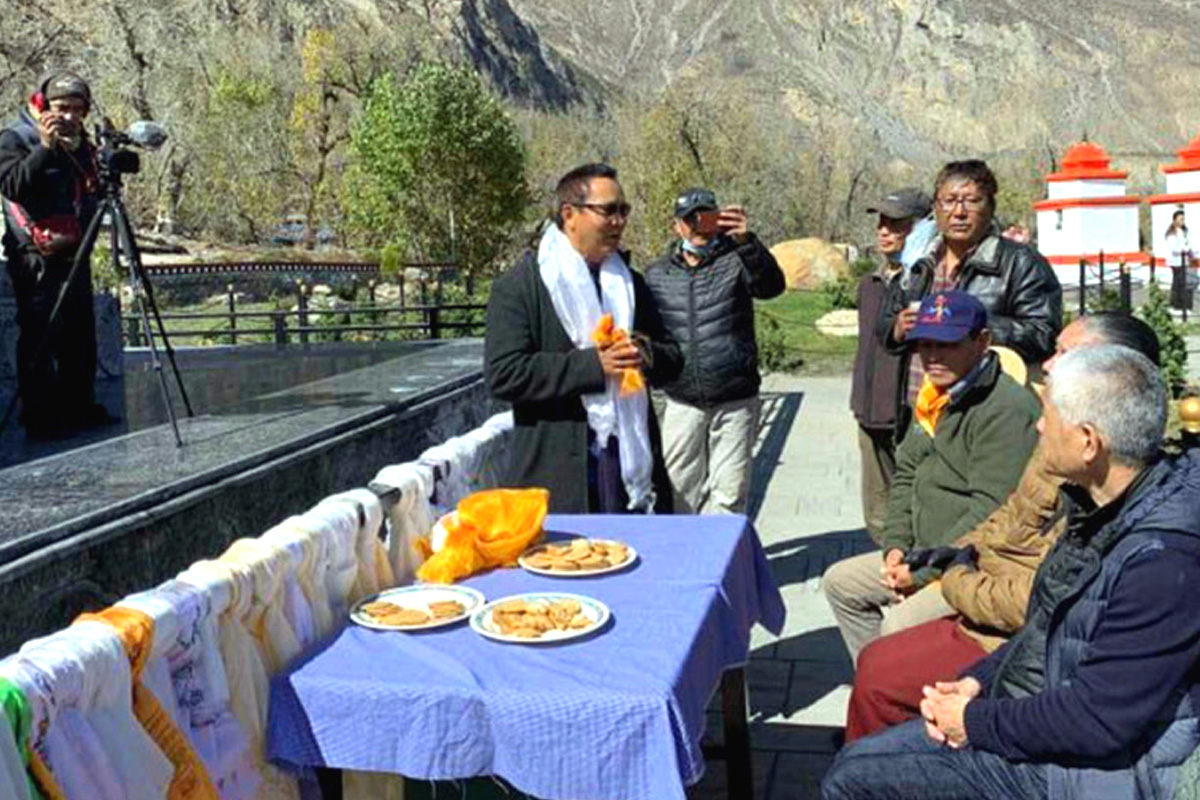 बुद्धको मूर्तिकै उचाईमा मुक्तिनाथमा ढुंगाको विष्णु मूर्ति बन्ने 